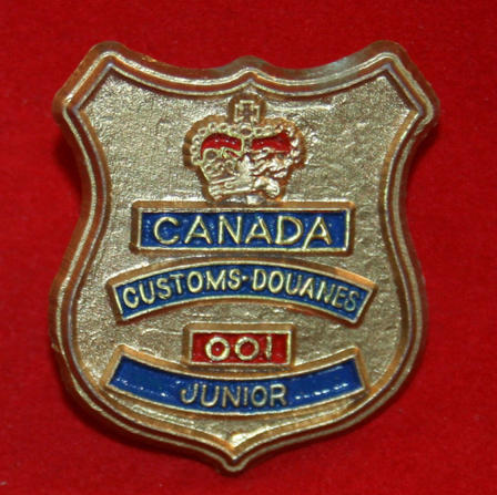 Canada CUSTOMS Plastic Kids Handout Pin Junior Insp.
